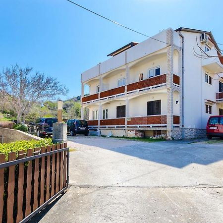Apartments Luka Supetarska Draga Ngoại thất bức ảnh