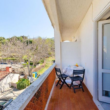 Apartments Luka Supetarska Draga Ngoại thất bức ảnh