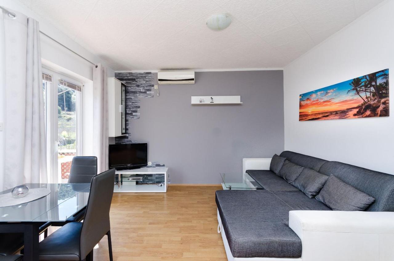 Apartments Luka Supetarska Draga Ngoại thất bức ảnh