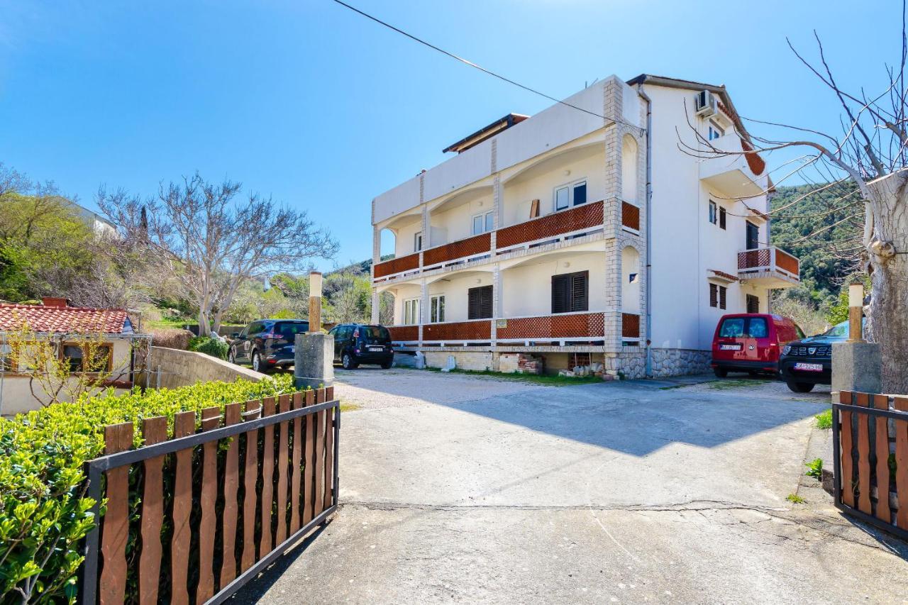 Apartments Luka Supetarska Draga Ngoại thất bức ảnh