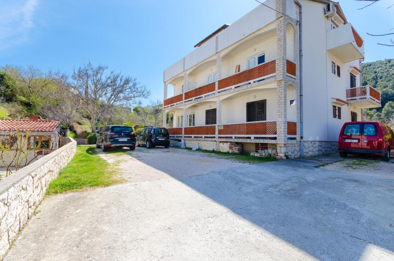 Apartments Luka Supetarska Draga Ngoại thất bức ảnh