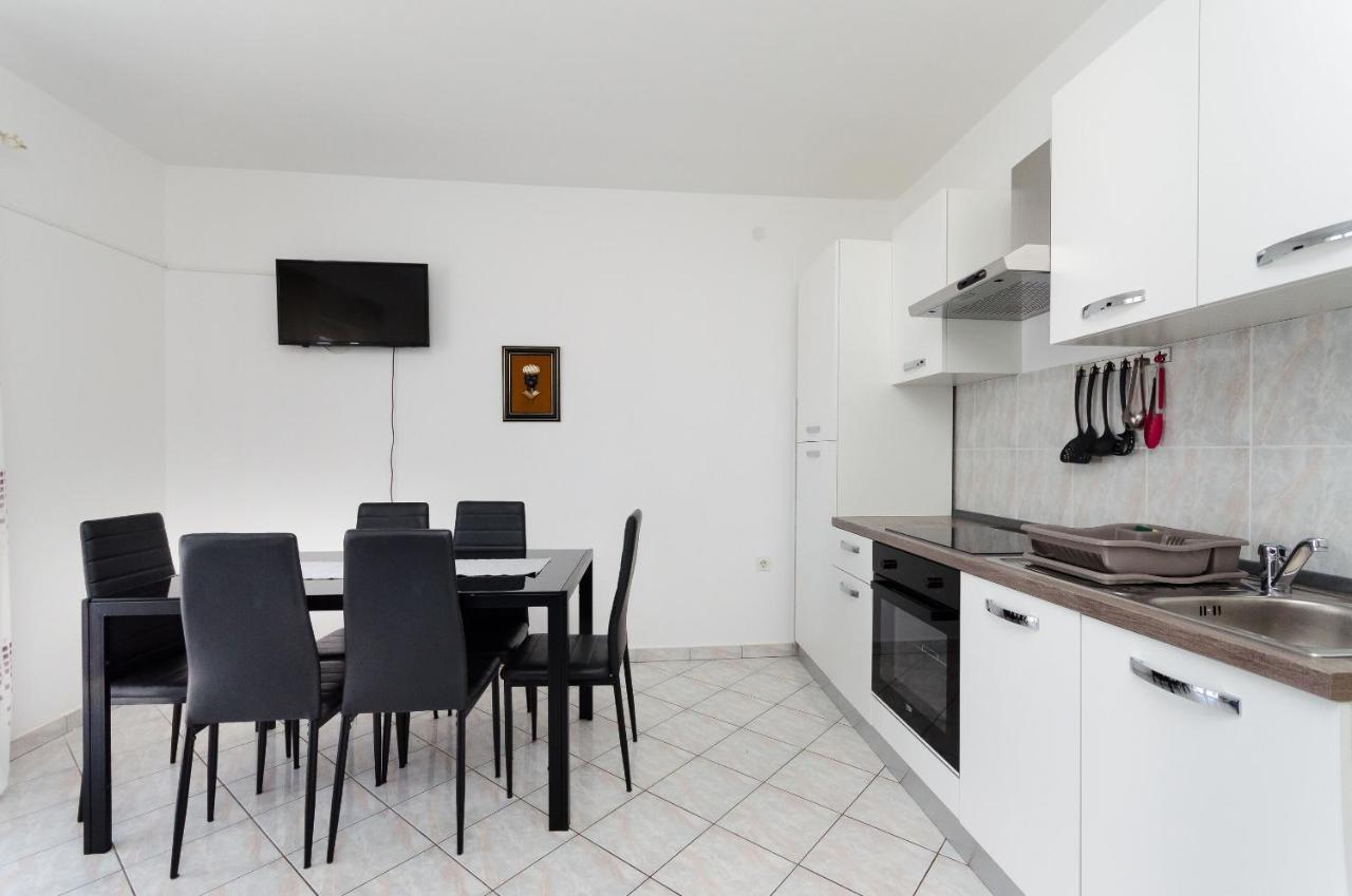 Apartments Luka Supetarska Draga Ngoại thất bức ảnh