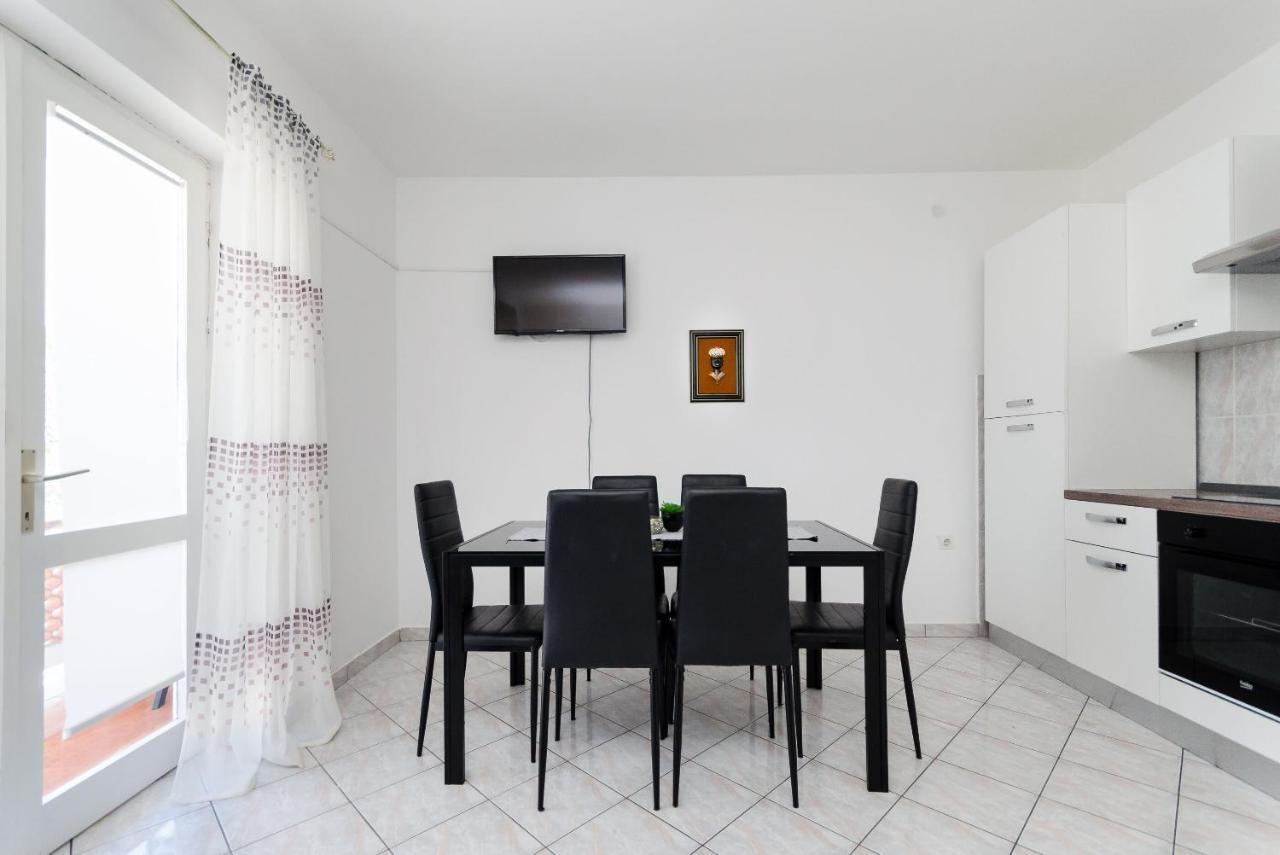 Apartments Luka Supetarska Draga Ngoại thất bức ảnh