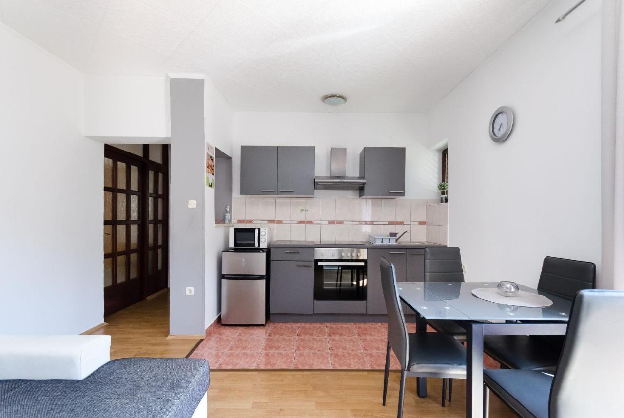 Apartments Luka Supetarska Draga Ngoại thất bức ảnh